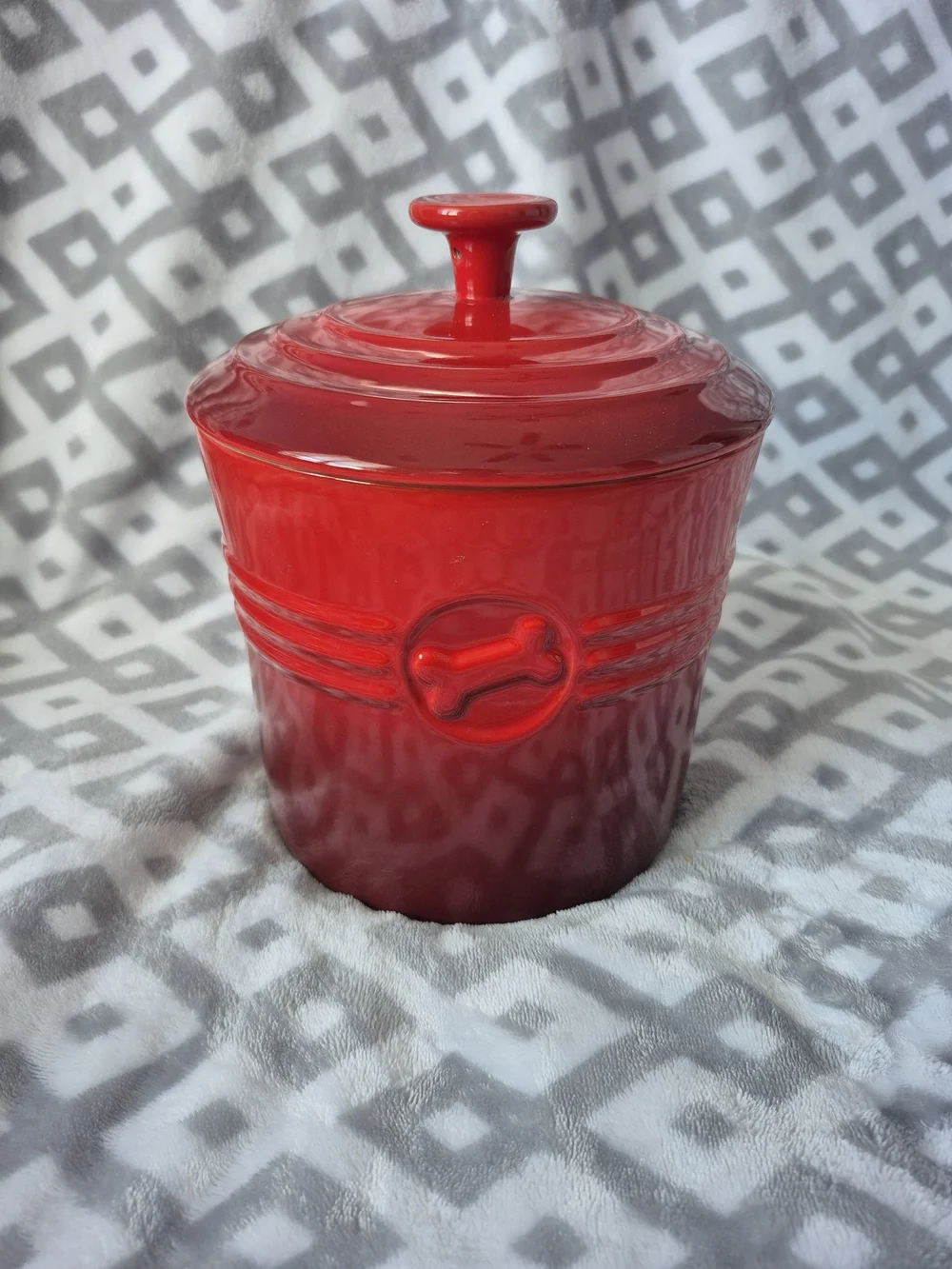 Le Creuset Red Stoneware Dog Food Jar - Cerise (Red)